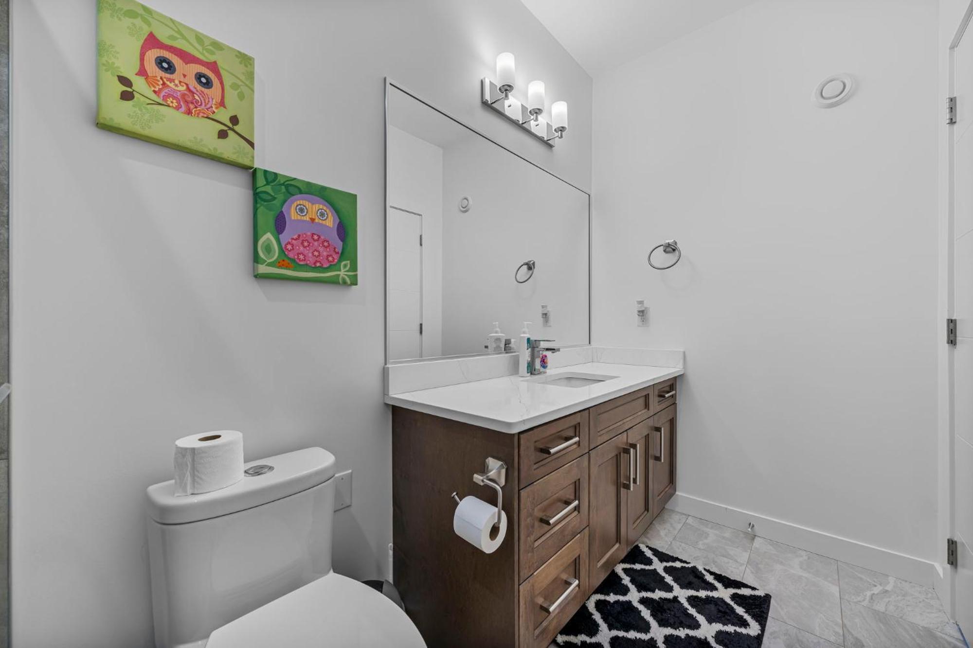 Urban Oasis & Stylish Holiday home Edmonton