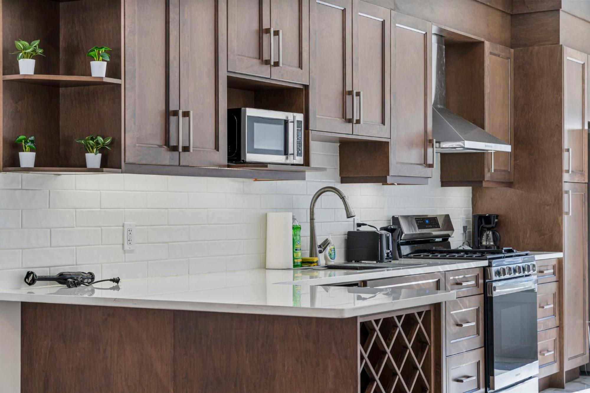 Urban Oasis & Stylish Holiday home Edmonton